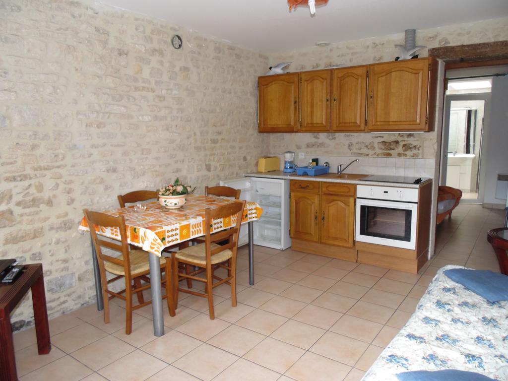 Maison En Pierre Lägenhet Port-en-Bessin-Huppain Rum bild