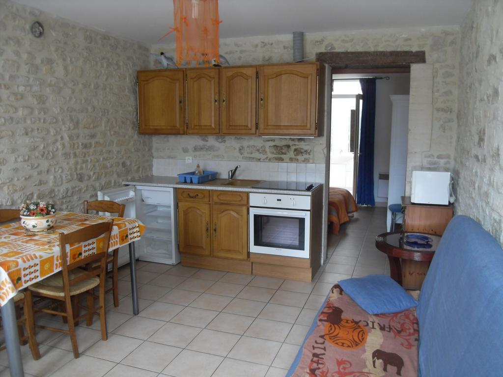 Maison En Pierre Lägenhet Port-en-Bessin-Huppain Rum bild
